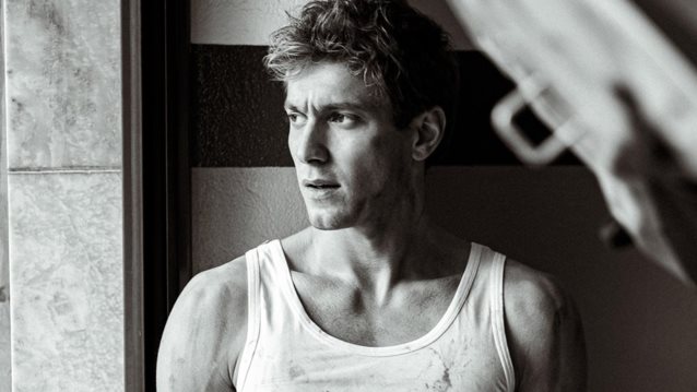 Έντουαρντ Στεργίου: "Νιώθω ανήμπορος! Δε μπορώ να βοηθήσω τους οικείους μου"