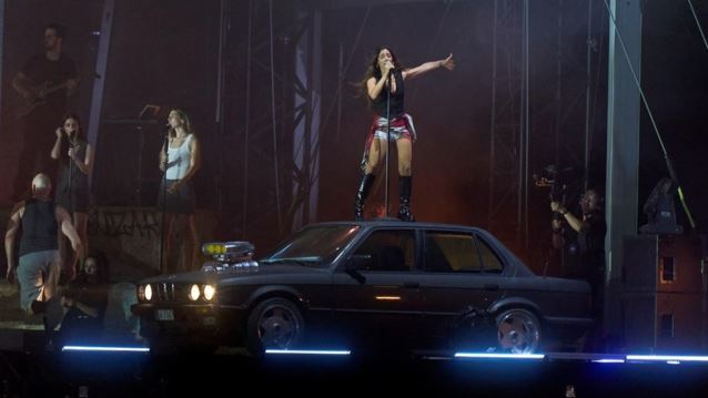 Πανικός στην Πλατεία Νερού: Η Μαρίνα Σάττι άνοιξε το POP TOUR με ένα διεθνών προδιαγραφών live-ορόσημο!