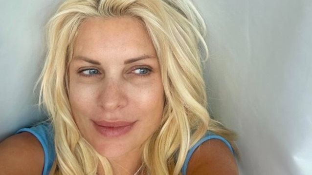 Η Ελένη Μενεγάκη μετρά αντίστροφα για το καλοκαίρι