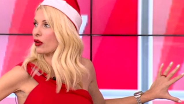 Ελένη Μενεγάκη: Φόρεσε το απόλυτο χριστουγεννιάτικο look!