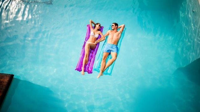 Πώς θα την παλέψεις τις πιο ζεστές μέρες του χρόνου: Μύθοι και αλήθειες για τα δύσκολα 45άρια