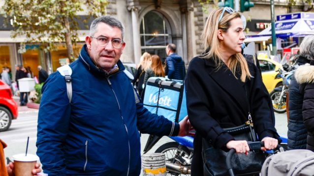 Άκης Παυλόπουλος &amp; Ελένη Φωτοπούλου σε καθημερινά στιγμιότυπα με την κόρη τους