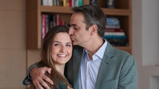 &quot;Έλεος με τα fake news&quot;: Η κόρη του Κ. Μητσοτάκη Σοφία απαντά για τα εισιτήρια, το ποπ κορν και την coca cola στη Βοστώνη