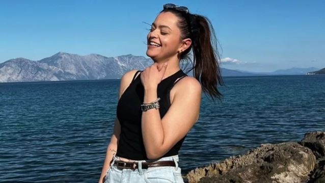 Μαριτίνα Ντενίση | Με το πιο σέξι strapless μαγιό στην παραλία