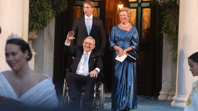 Κωνσταντίνος – Αλέξιος: Ποιος είναι ο όμορφος νεαρός που έσπρωχνε το αμαξίδιο του τέως βασιλιά;