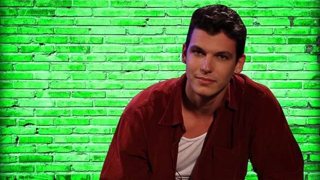 Αυτή είναι... η σωσίας του Βασίλη Μίχα!