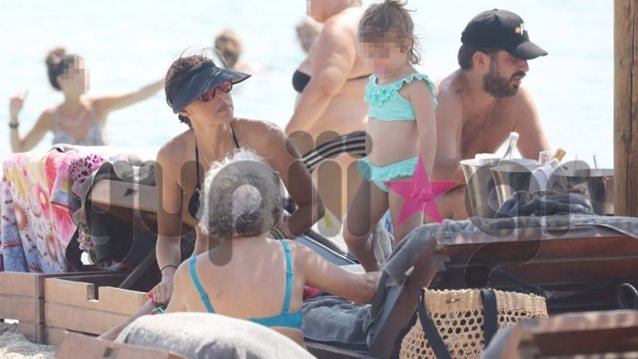 Σίσσυ Φειδά | Γιώργος Ανδρίτσος: Με την κόρη τους στην θάλασσα | Όλες οι φωτογραφίες