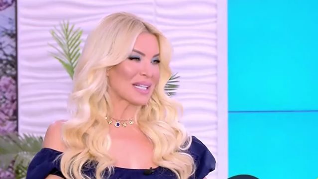 Η Κατερίνα Καινούργιου αποκαλύπτει το ξεχωριστό δώρο που προσφέρει σε όλα τα βαφτιστήρια της