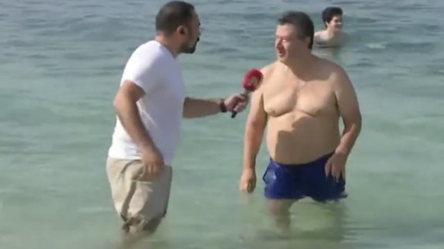 Video of the Day | Ο Νίκος Μισίρης βούτηξε στη θάλασσα ... για χάρη του ρεπορτάζ