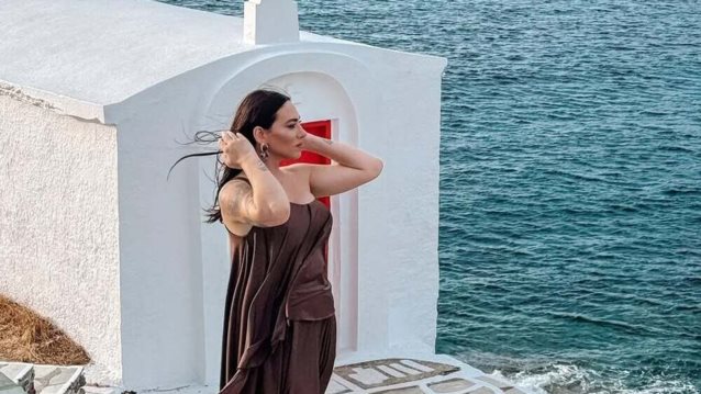 Οι αναρτήσεις της Ευρυδίκης Βαλαβάνη από τον γάμο της αδερφής της στην Κύθνο