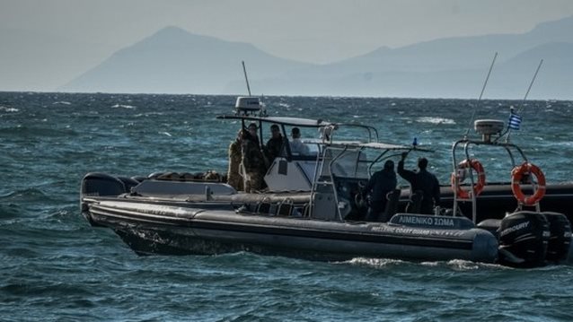 Ναυάγιο φορτηγού πλοίου στη Λέσβο: Αγωνία για τους 12 ναυτικούς - Ακαρπες οι έρευνες - Μόνο ένας επιζών [βίντεο]