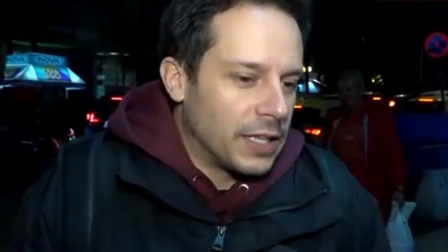 Ο Δημήτρης Μακαλιάς στην πρώτη του αντίδραση μετά την αποχώρηση της Τζο Κουτσοκώστα από την εκπομπή τους