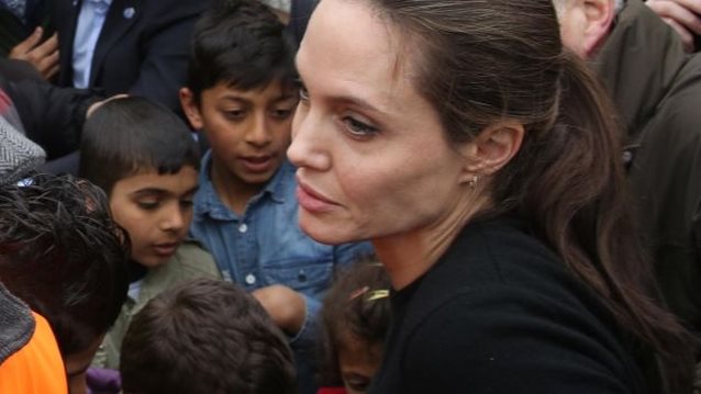 Angelina Jolie: Όλες οι φωτογραφίες από την επίσκεψή της στον Πειραιά