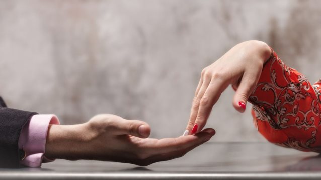 Πώς το μέγεθος του πέους σου φαίνεται από τα χέρια σου: Τελικά τι ισχύει;