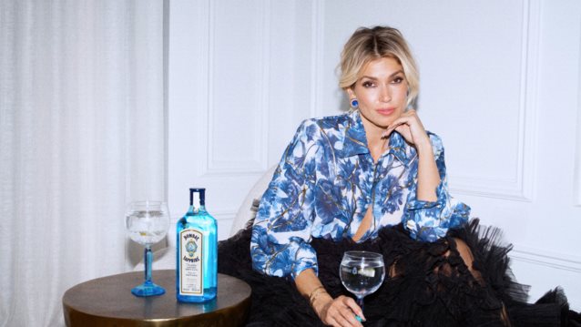 Bombay Sapphire X Vassia Kostara | Η ανατρεπτική συνεργασία για το απόλυτο αξεσουάρ των Χριστουγέννων