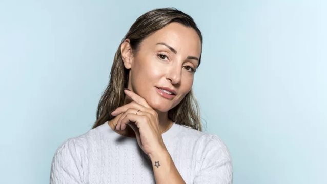 Anti-Aging Elixirs: Οι καλύτεροι οροί προσώπου για μια πιο νεανική και λαμπερή επιδερμίδα