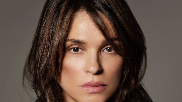 Η Σίλια Κριθαριώτη μας δείχνει την εντυπωσιακή βεράντα του σπιτιού της στην Αθήνα | Η απρόσκοπτη θέα στην Ακρόπολη