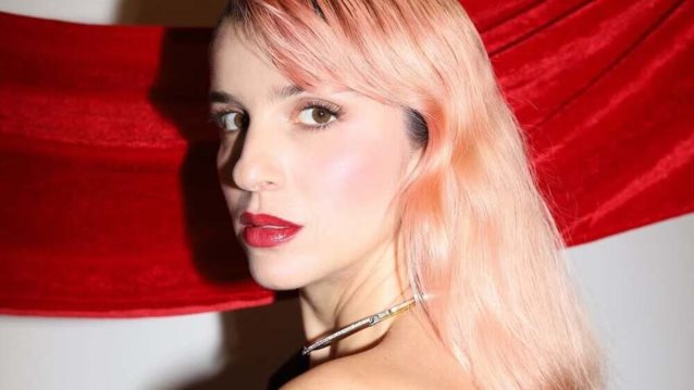 Παντρεύτηκε η Ίλντα Κρόνι στον 8ο μήνα της εγκυμοσύνης της