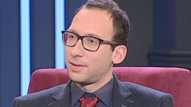 Ραφαήλ Κουρμουλάκης: Η απίστευτη ιστορία του χημικού που δηλητηριάστηκε από ποτό «μπόμπα» και αποφάσισε να πάρει το αίμα του... πίσω!