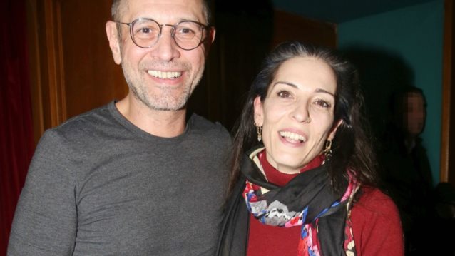 Αιμίλιος Χειλάκης – Αθηνά Μαξίμου: Το γεμάτο βιβλία σπίτι τους και η minimal αισθητική