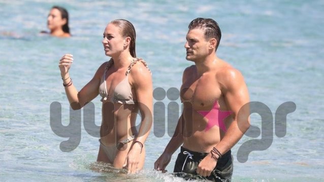 Η Κατερίνα Δαλάκα και ο Δημήτρης Φιντιρίκος σε νέα τρυφερά πλάνα από τις διακοπές τους