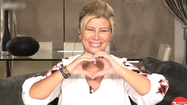 Η Ζήνα Κουτσελίνη απευθείας ... από το σπίτι της στις &quot;Αλήθειες με τη Ζήνα&quot;