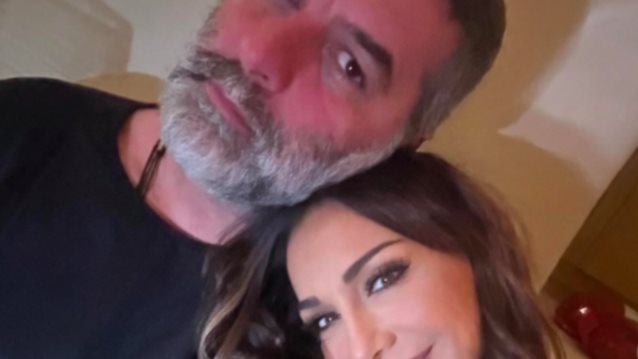 Δέσποινα Βανδή | Πάσχα στην αγκαλιά του Βασίλη Μπισμπίκη