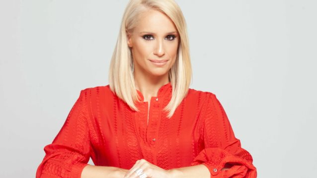 Video of the day | Η Κατερίνα Παναγοπούλου ακούει System of the Down λίγο πριν την αποφώνηση του Κεντρικού Δελτίου Ειδήσεων του Mega