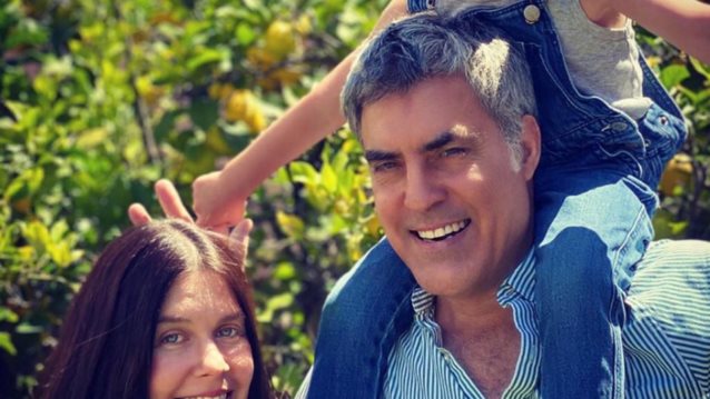 Κατερίνα Μουτσάτσου: Ποζάρει με φουσκωμένη κοιλίτσα έναν μήνα πριν γεννήσει
