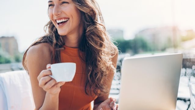 Πώς τα ρούχα επηρεάζουν τα συναισθήματά μας: Χτίσε μία «χαρούμενη» γκαρνταρόμπα

