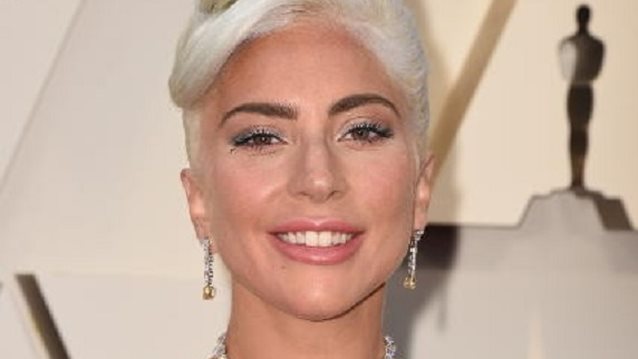 Lady Gaga 
: Γιατί γεμίζει την μπανιέρα με παγάκια και κάνει καυτά μπάνια;
