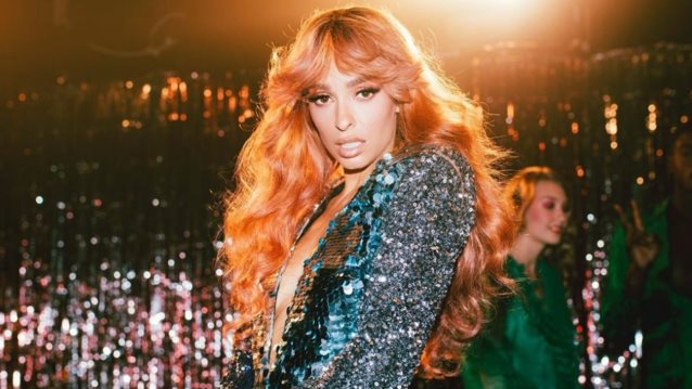 Η Ελένη Φουρέιρα ξέρει πώς να φορέσει τις μπότες της και το καλοκαίρι