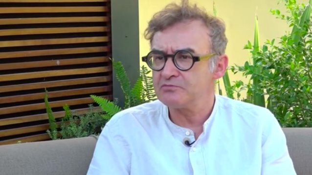 Νίκος Ορφανός: &quot;Ο Μάρκος Σεφερλής είναι ένας καλλιτέχνης, ο οποίος γελοιοποιεί και τον ίδιο του τον εαυτό&quot;