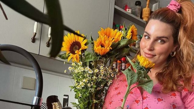 Πότε θα παντρευτεί η Εβελίνα Νικόλιζα; - Η μητέρα της, Μπέσσυ Αργυράκη ρώτησε το ChatGPT