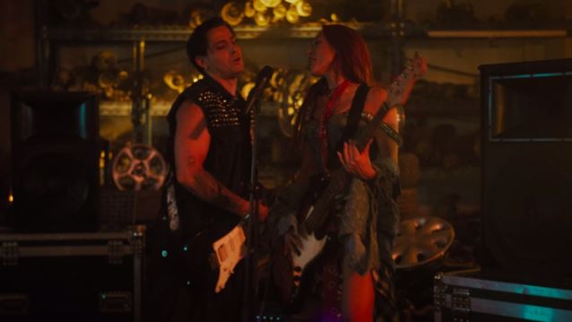 Αναστάσιος Ράμμος &amp; Τάνια Μπρεάζου ενώνουν τις φωνές τους και ερμηνεύουν &quot;Αλλάζω Εγώ&quot;