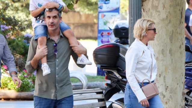 Σία Κοσιώνη &amp; Κώστας Μπακογιάννης σε καθημερινά στιγμιότυπα με τον γιο τους Δήμο