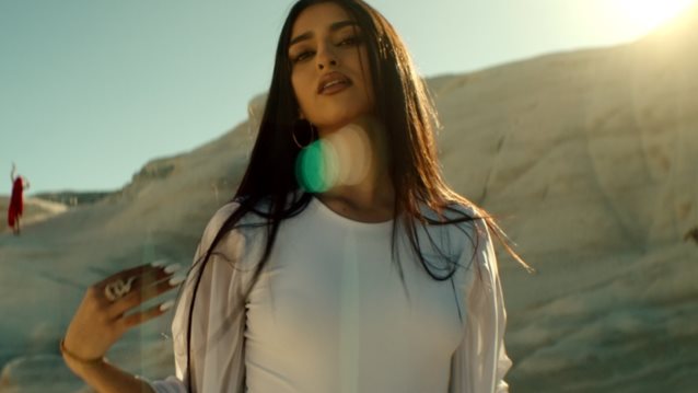 Αναστασία | Αυτό είναι το video clip του νέου της τραγουδιού που γυρίστηκε στη Μήλο