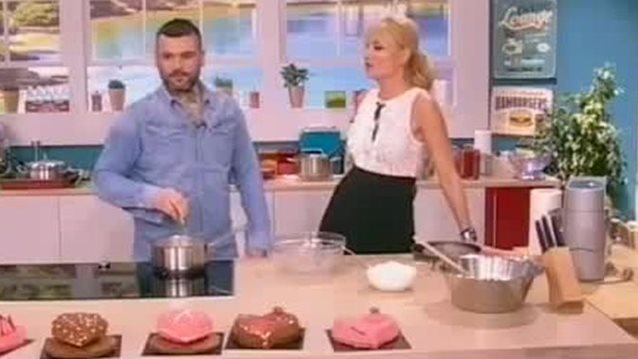 Συνταγή για Ερωτική Μους Βανίλιας με Κόκκινα Φρούτα από τον Διονύση Αλέρτα: Τα υλικά και ο τρόπος εκτέλεσης όπως τα παρουσίασε στο «Πρωινό»