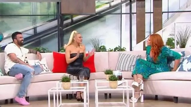 Aide-mémoire | Όμορφη showbiz τηλεοπτικά πλασμένη