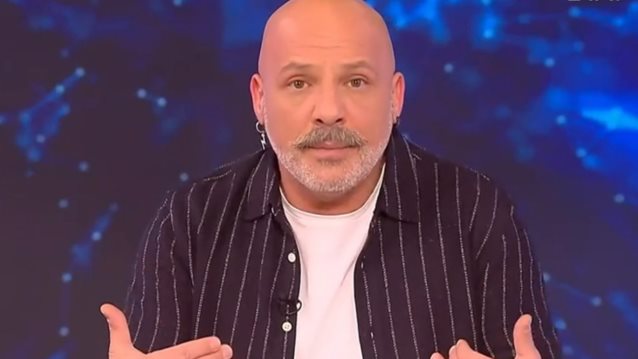 Νίκος Μουτσινάς για Φαίη Σκορδά: &quot;Άρα εσύ επειδή βγαίνεις στην τηλεόραση, δίνεις το δικαίωμα να σε ρωτήσουν το οτιδήποτε;&quot;