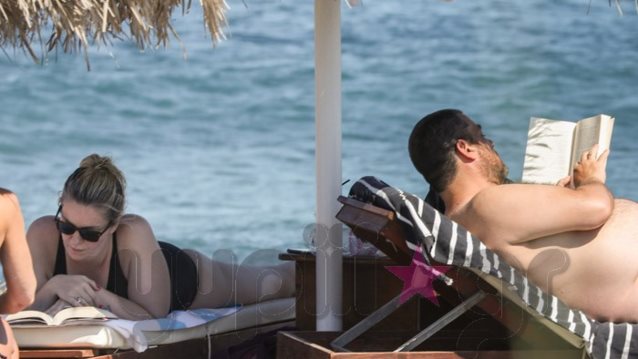 Ελισάβετ Μουτάφη &amp; Μάνος Νιφλής: Σπάνια φωτογραφικά στιγμιότυπα από τις καλοκαιρινές τους διακοπές