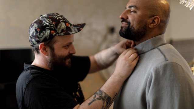 Ησαΐας Ματιάμπα: Δείτε τον για πρώτη φορά με το γαμπριάτικο outfit του γάμου στην Κύπρο!