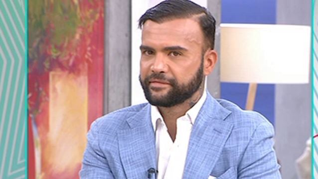 "Στέκεται εκεί που ξέρει ότι θα είναι η κάμερα - Έχει τόσο ετοιμασμένη την κακία από πριν, για οποιονδήποτε"