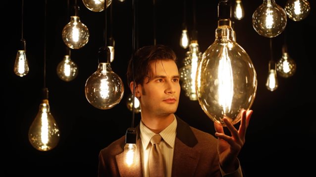 O &quot;Γυάλινος Κόσμος&quot; σε σκηνοθεσία Γιώργου Νανούρη έρχεται στο Θέατρο Αλκυονίς!