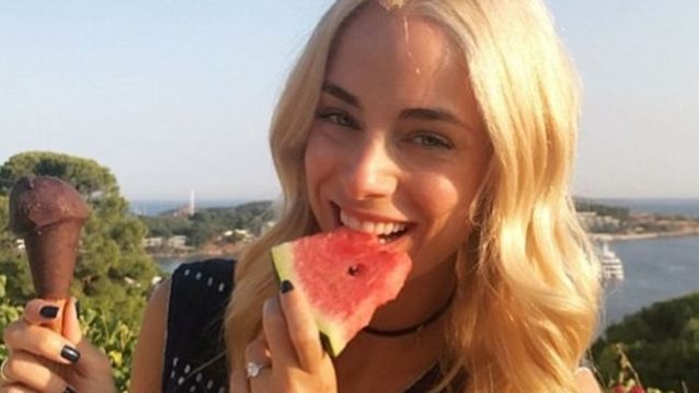 Δούκισσα Νομικού: Στη Μύκονο φορώντας μόνο το μπικίνι της!