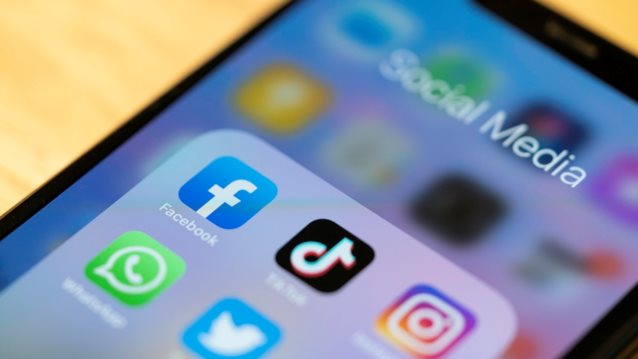 &quot;Έπεσαν&quot; Facebook και Instagram - Προβλήματα σε ολόκληρο τον πλανήτη