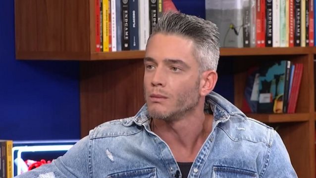 Θεοχάρης Ιωαννίδης: &quot;Ήταν πολύ άβολο. Σε ένα βράδυ έφυγαν όλα τα μαλλιά. Ξαφνικά ξυπνάς και φεύγουν οι τούφες. Τρόμαξα&quot;