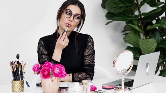 Άραγε, πόσο χρόνο από την ημέρα σου &quot;πρέπει&quot; να αφιερώνεις στο μακιγιάζ σου;
: Μία beauty editor αναρωτιέται και υπερασπίζεται όλες τις απόψεις
