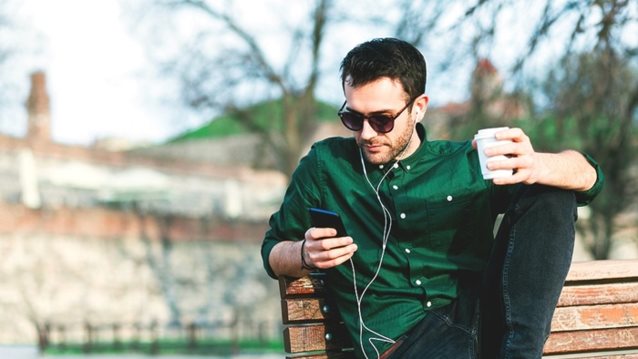 Πώς το streaming αλλάζει τον τρόπο που ακούμε μουσική
: Ο τρόπος που η τεχνολογία και το Ίντερνετ έχουν αλλάξει τις μουσικές μας συνήθειες.
