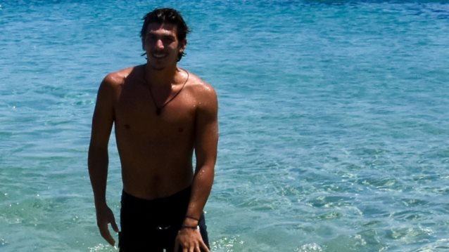 Φρεσκοχωρισμένος ο Παύλος Γαλακτερός έκανε... απόβαση στη Μύκονο - Μαζί με μπαμπά Νάσο &amp; τη Νικολέττα από το Survivor